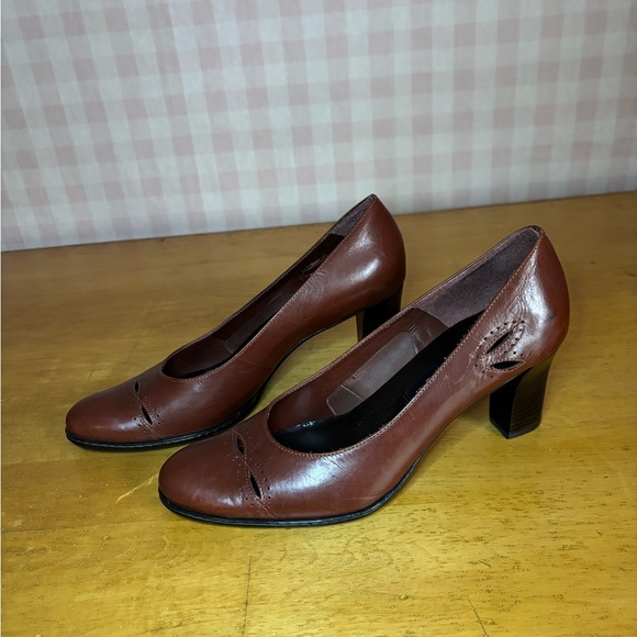 Etienne Aigner Leather Everett Pumps - Picture 7 of 7